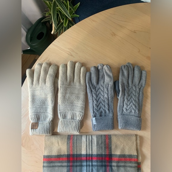 Scarf (20% cashmere) and 2 pair of gloves - Picture 2 of 6